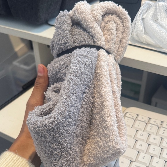 NWT BAREFOOT DREAMS 2 pack cozy chic Socks one size - Picture 5 of 6